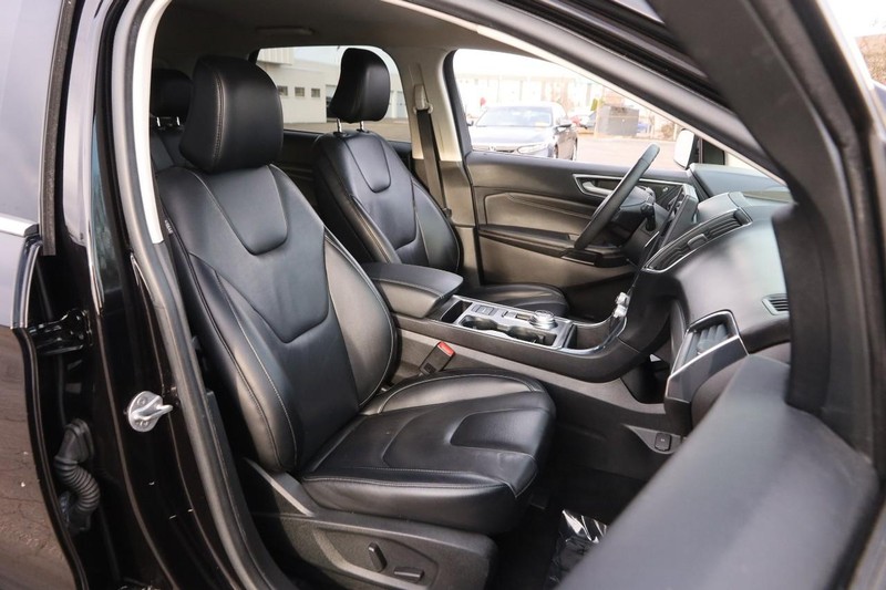 Ford Edge Vehicle Full-screen Gallery Image 25