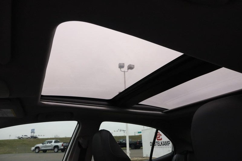 Toyota Camry Vehicle Image 09