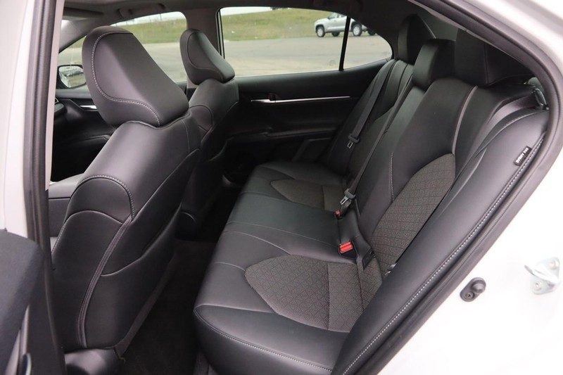 Toyota Camry Vehicle Image 10