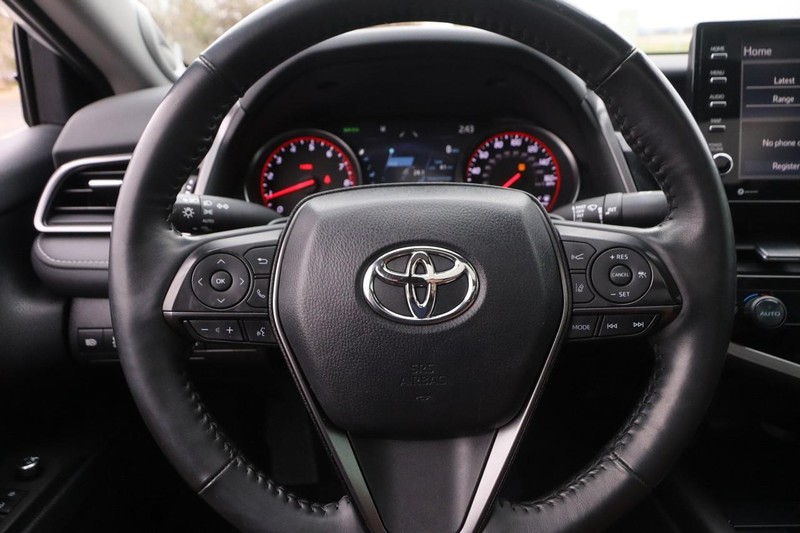Toyota Camry Vehicle Image 11