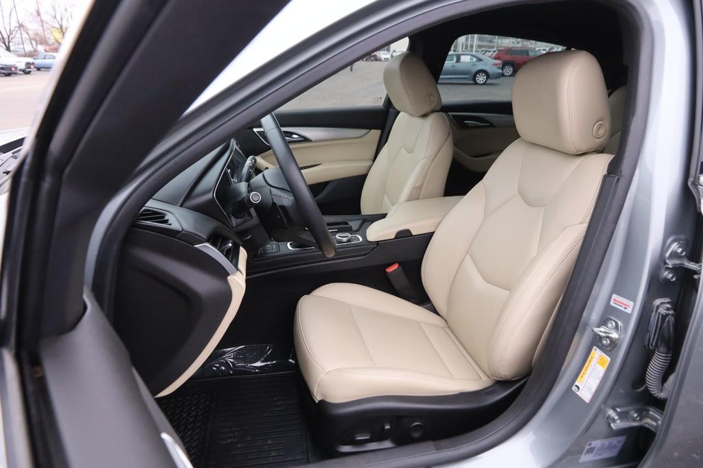 Cadillac CT5 Vehicle Full-screen Gallery Image 8