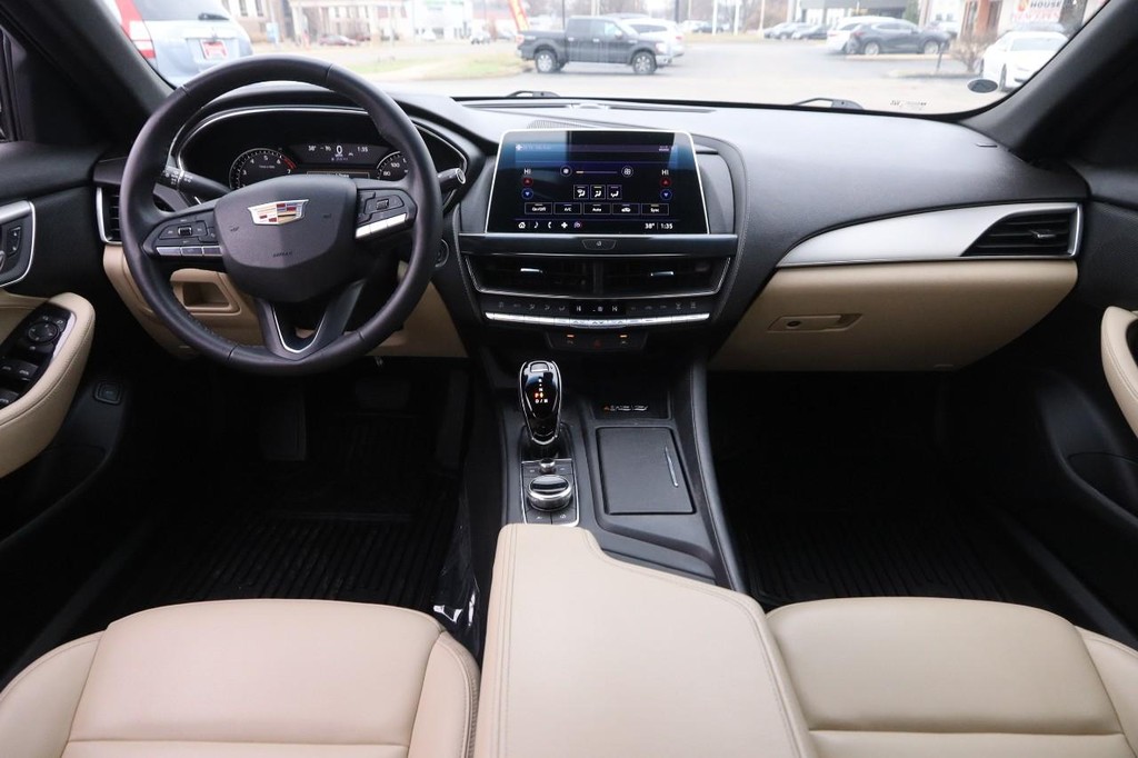 Cadillac CT5 Vehicle Full-screen Gallery Image 21