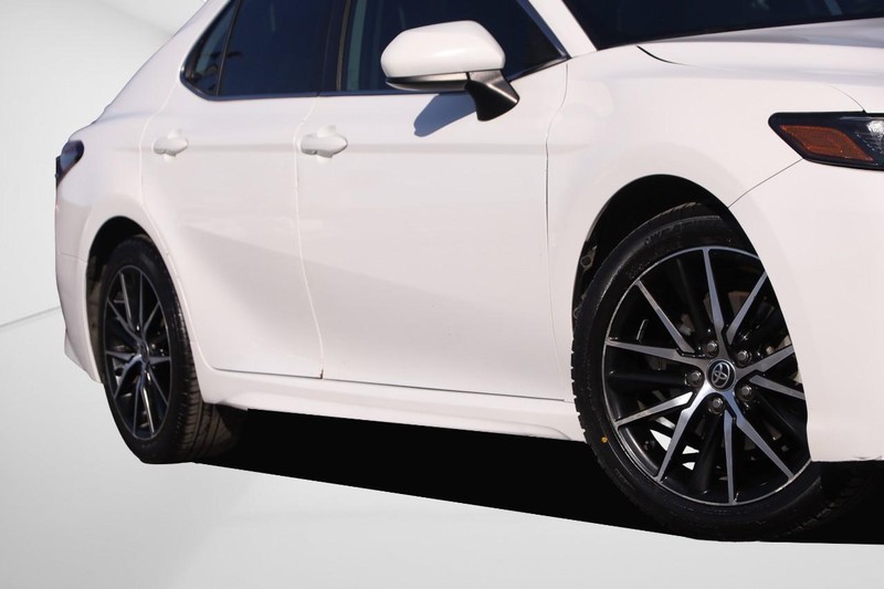 Toyota Camry Vehicle Image 03