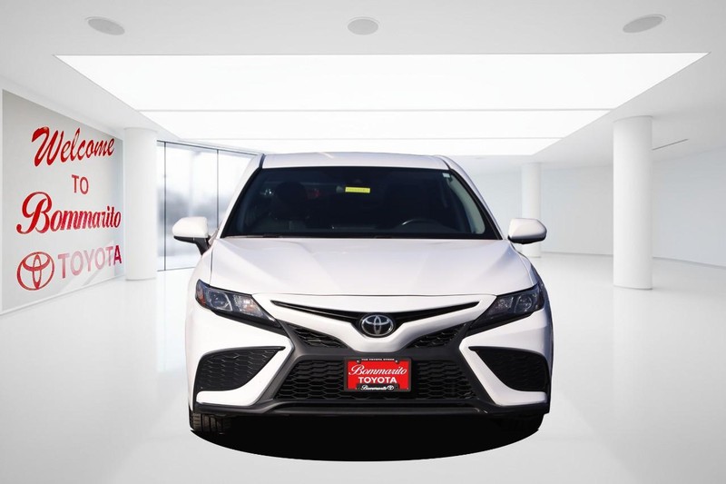 Toyota Camry Vehicle Image 04