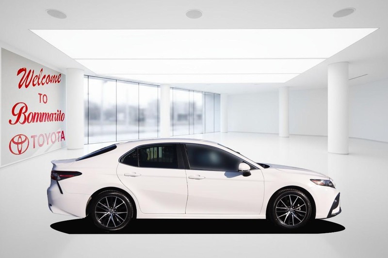 Toyota Camry Vehicle Image 05