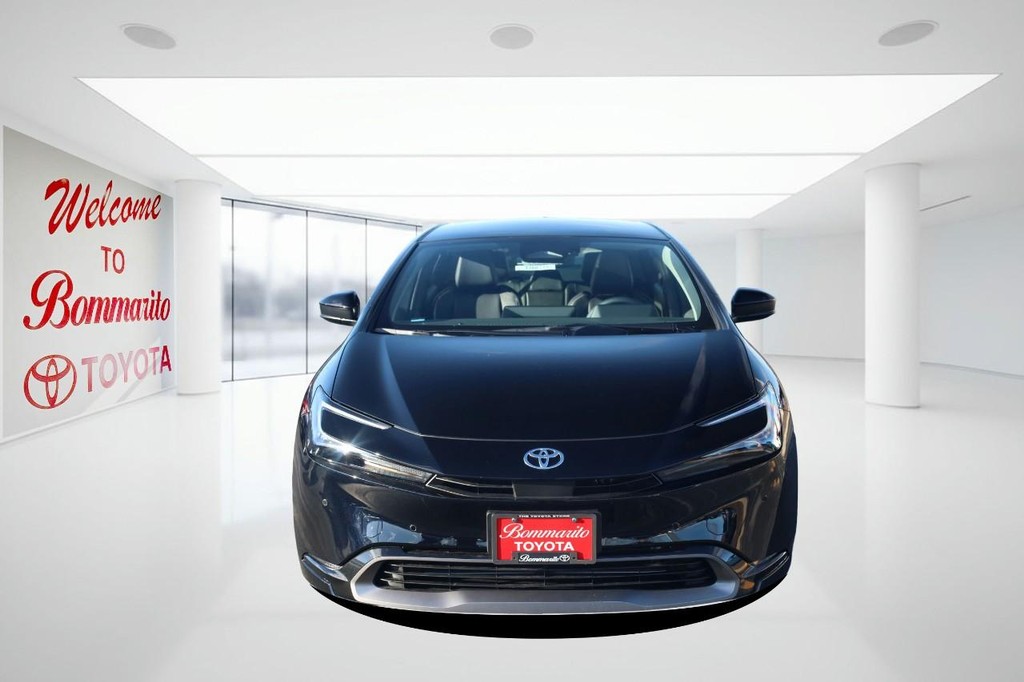 Toyota Prius Vehicle Full-screen Gallery Image 4