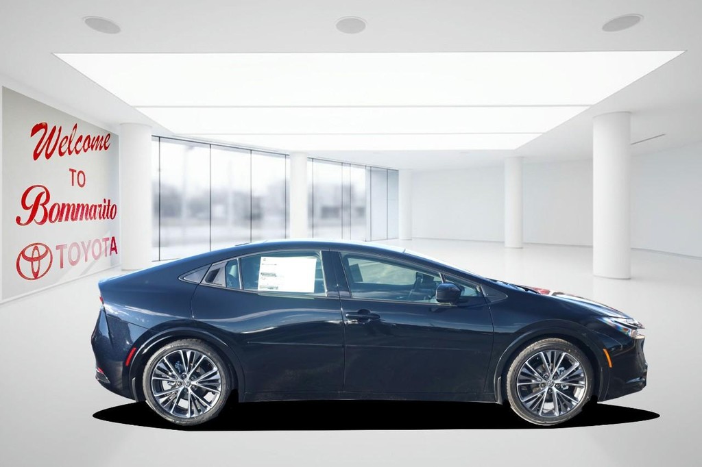 Toyota Prius Vehicle Full-screen Gallery Image 5