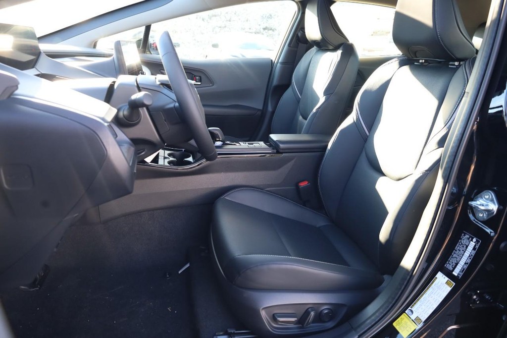 Toyota Prius Vehicle Full-screen Gallery Image 8