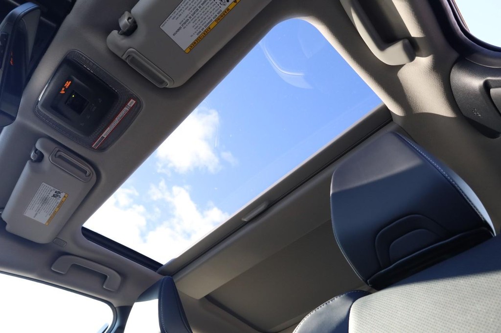 Toyota Prius Vehicle Full-screen Gallery Image 9