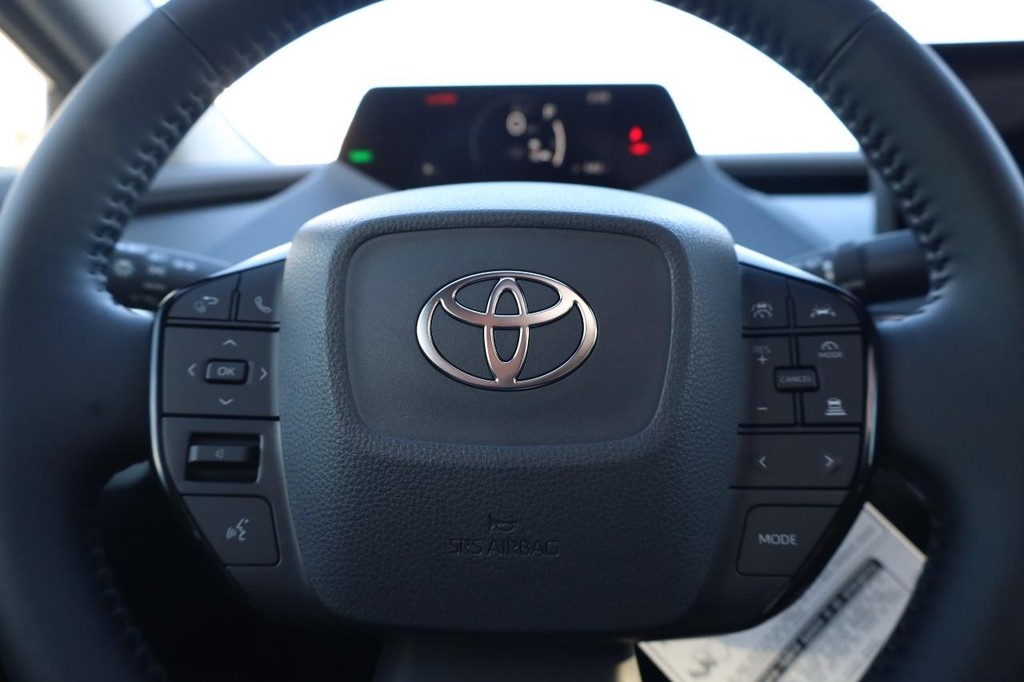 Toyota Prius Vehicle Full-screen Gallery Image 10