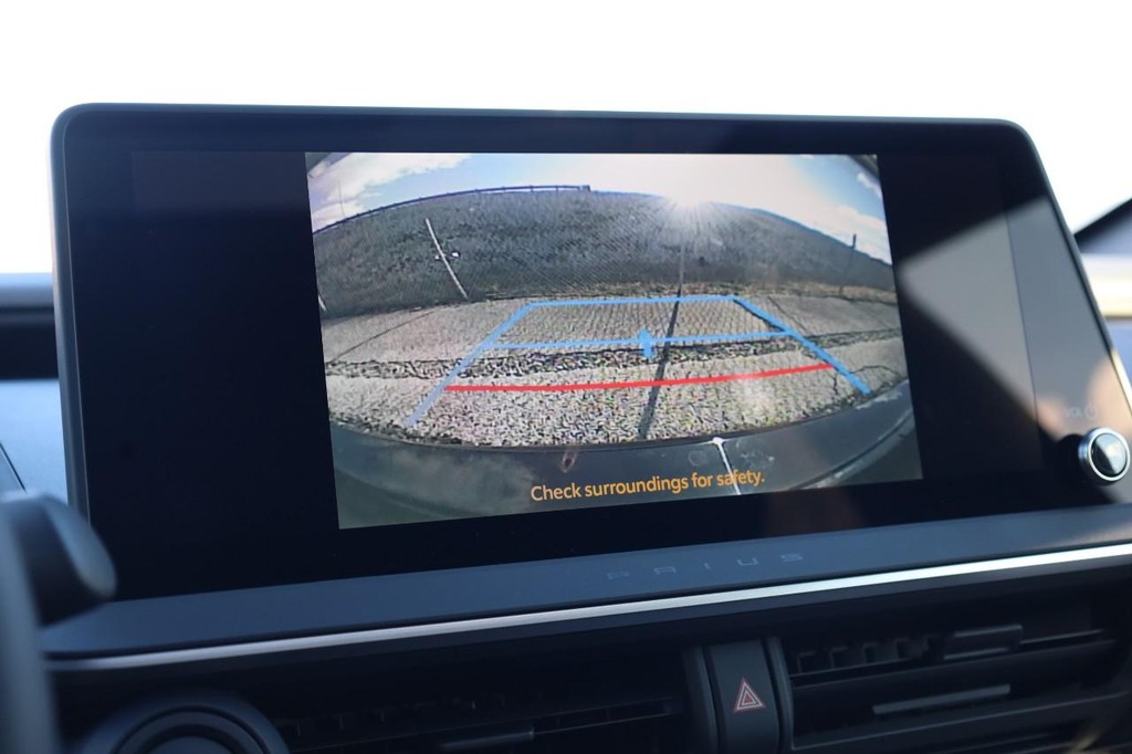 Toyota Prius Vehicle Full-screen Gallery Image 13