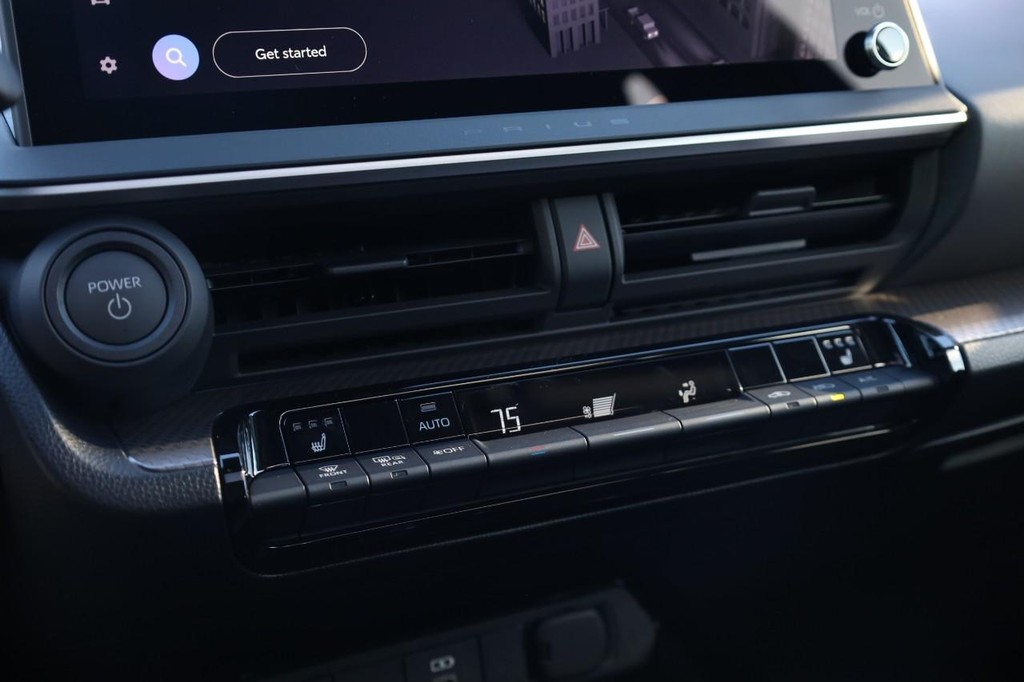 Toyota Prius Vehicle Full-screen Gallery Image 14