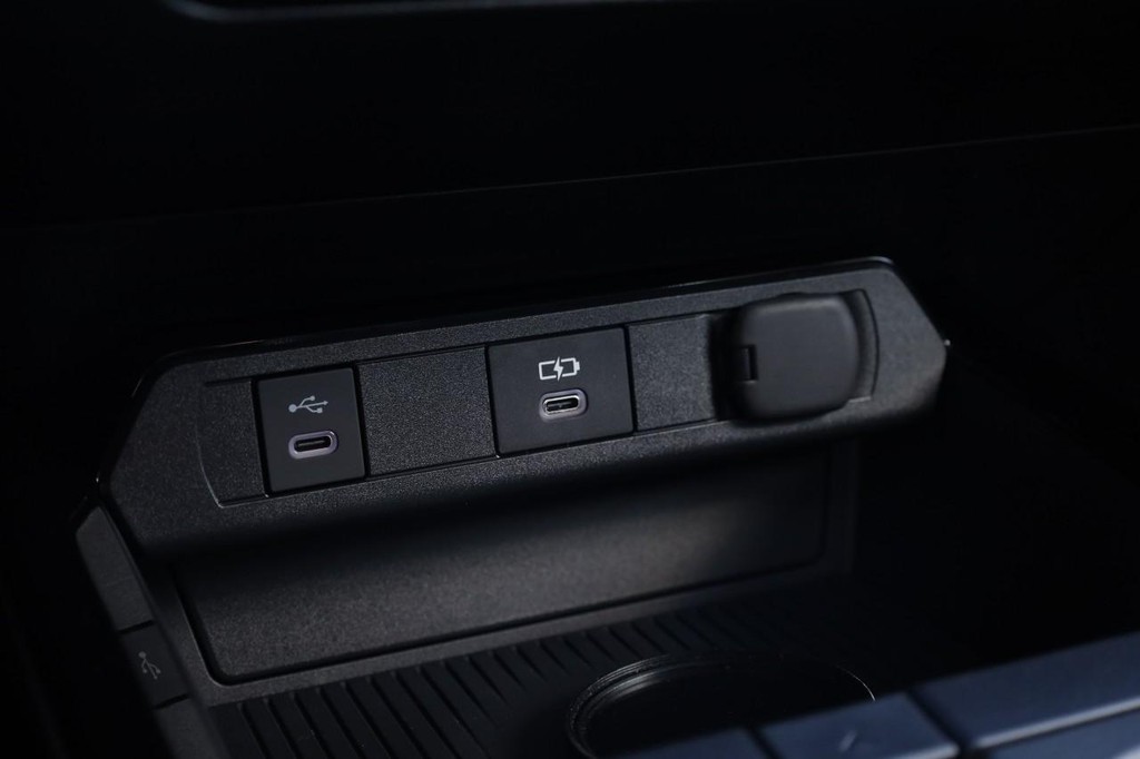 Toyota Prius Vehicle Full-screen Gallery Image 15