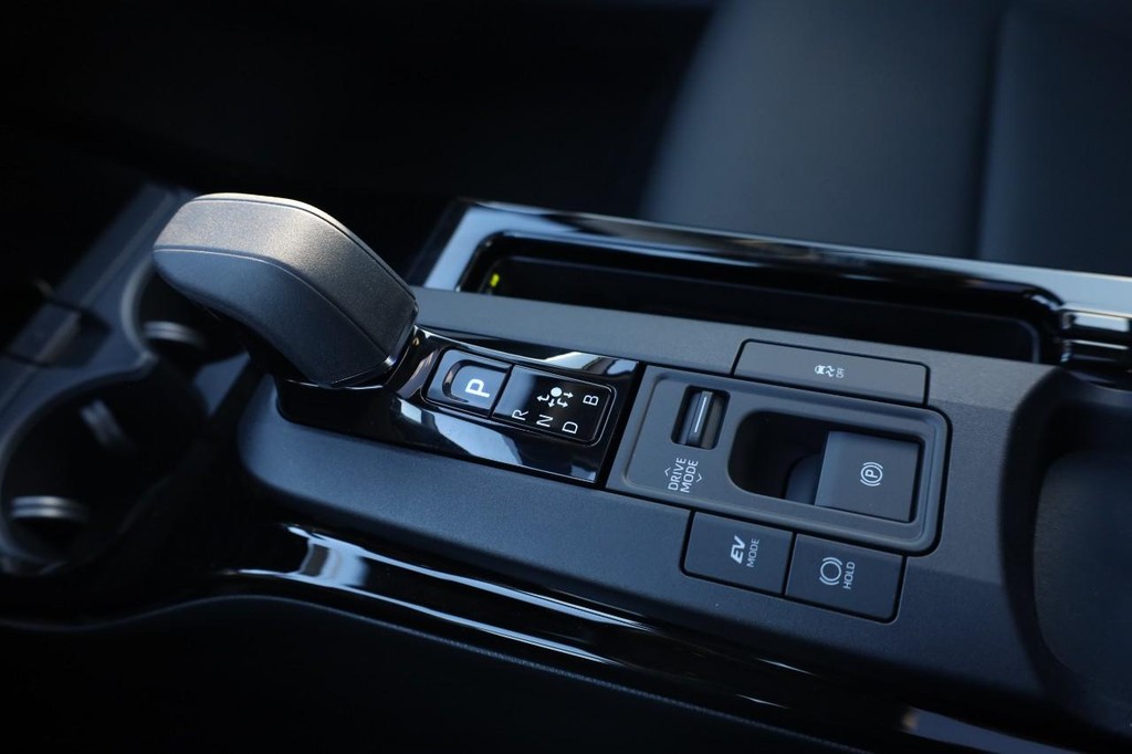 Toyota Prius Vehicle Full-screen Gallery Image 16