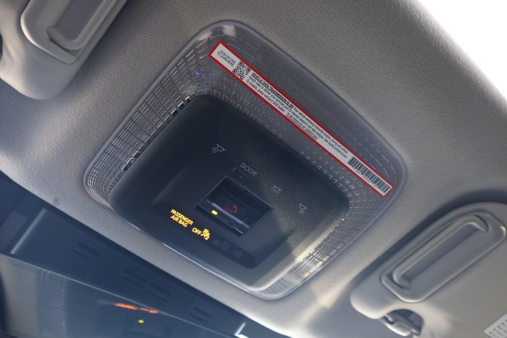 Toyota Prius Vehicle Full-screen Gallery Image 17