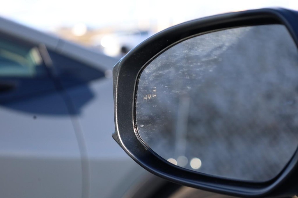 Toyota Prius Vehicle Full-screen Gallery Image 20