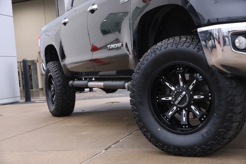 Toyota Tundra 4WD Truck Vehicle Image 03