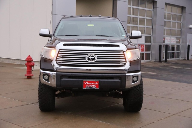 Toyota Tundra 4WD Truck Vehicle Image 04