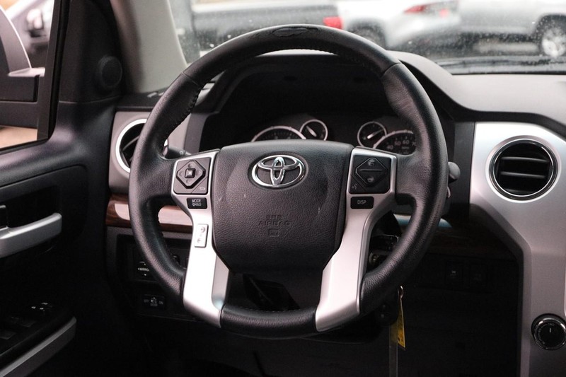 Toyota Tundra 4WD Truck Vehicle Image 20