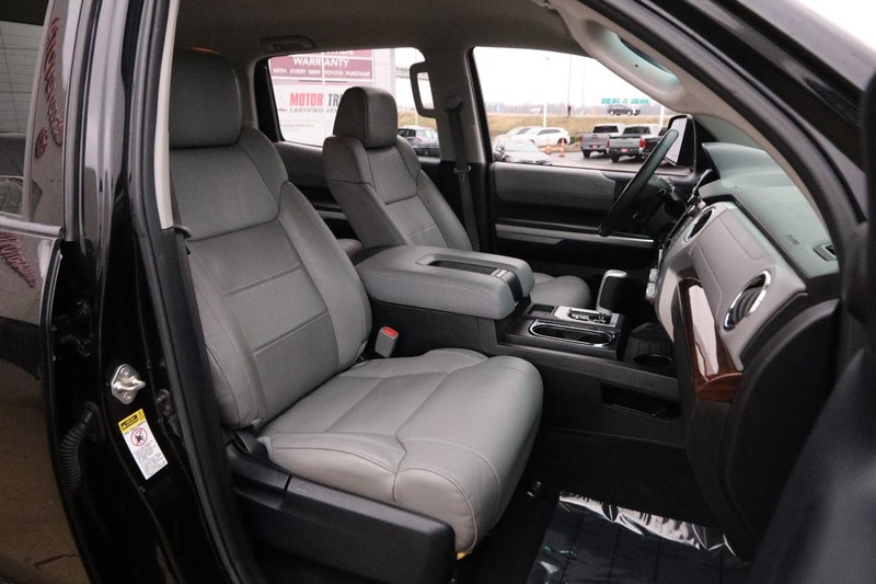 Toyota Tundra 4WD Truck Vehicle Image 23