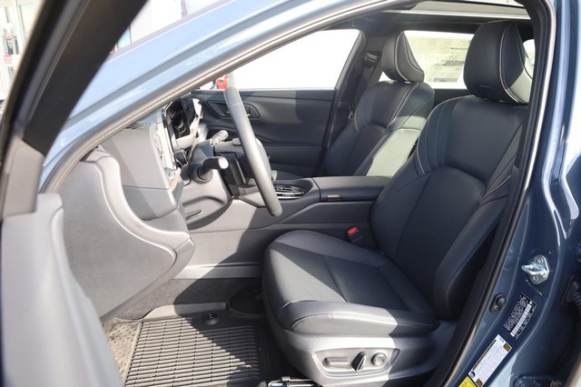 Toyota Crown Signia Vehicle Image 09