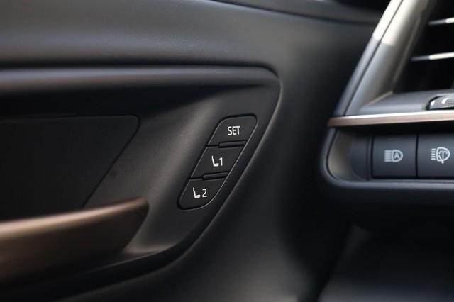 Toyota Crown Signia Vehicle Image 21