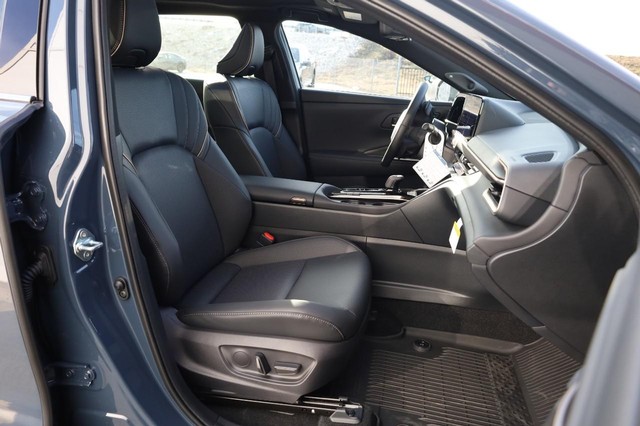 Toyota Crown Signia Vehicle Image 26