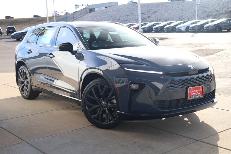 Toyota Crown Signia Vehicle Image 02