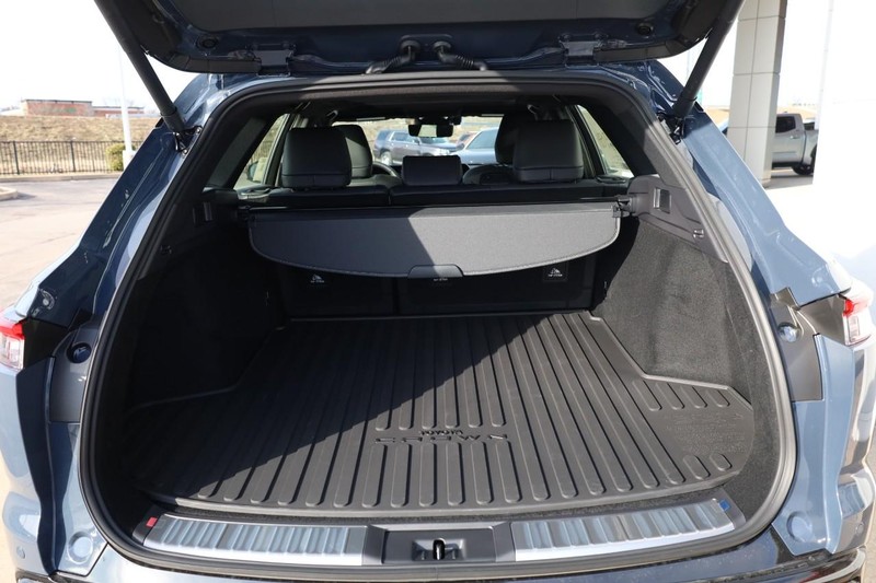 Toyota Crown Signia Vehicle Image 07