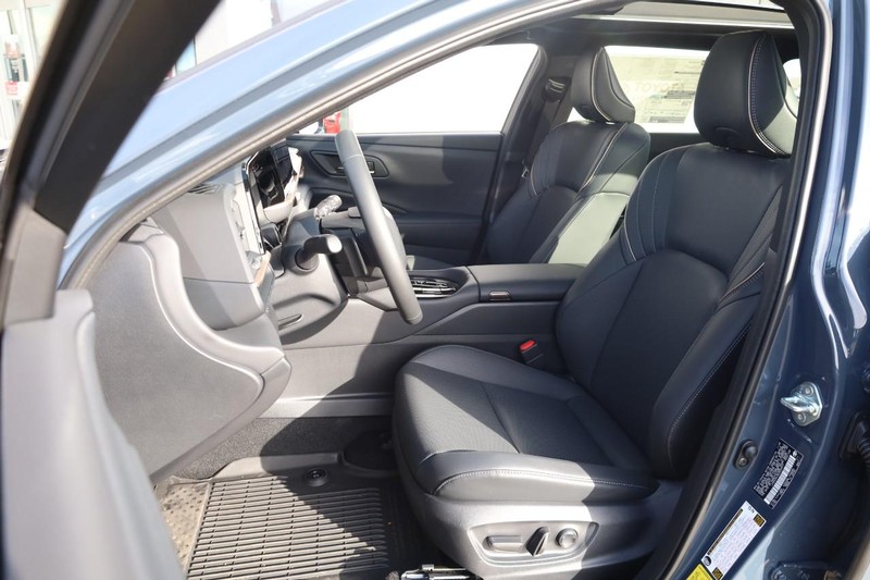 Toyota Crown Signia Vehicle Image 09