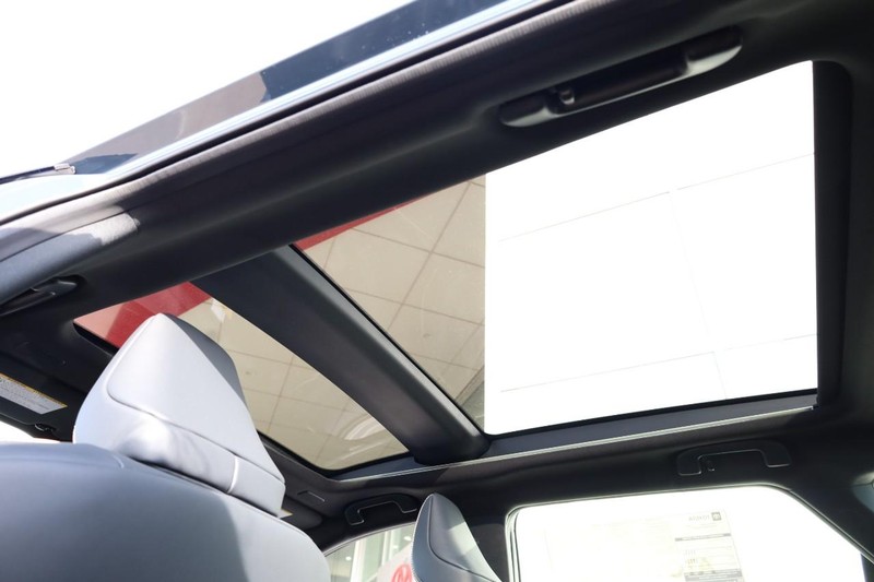 Toyota Crown Signia Vehicle Image 11