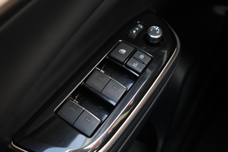 Toyota Crown Signia Vehicle Image 19