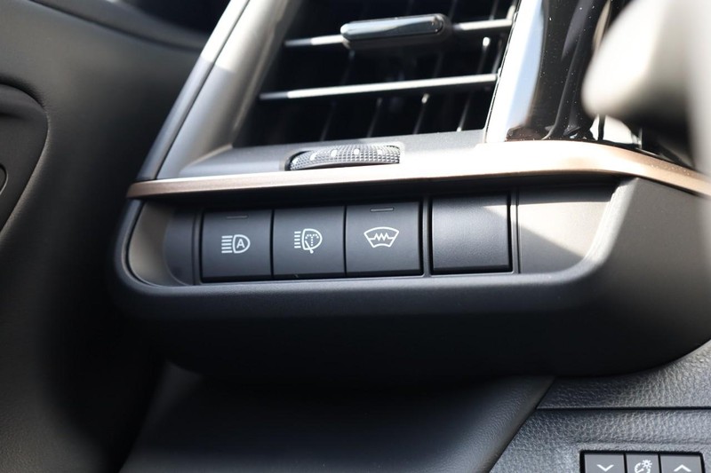 Toyota Crown Signia Vehicle Image 20