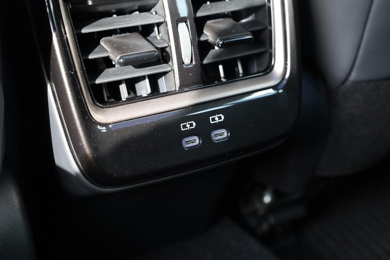 Toyota Crown Signia Vehicle Image 23