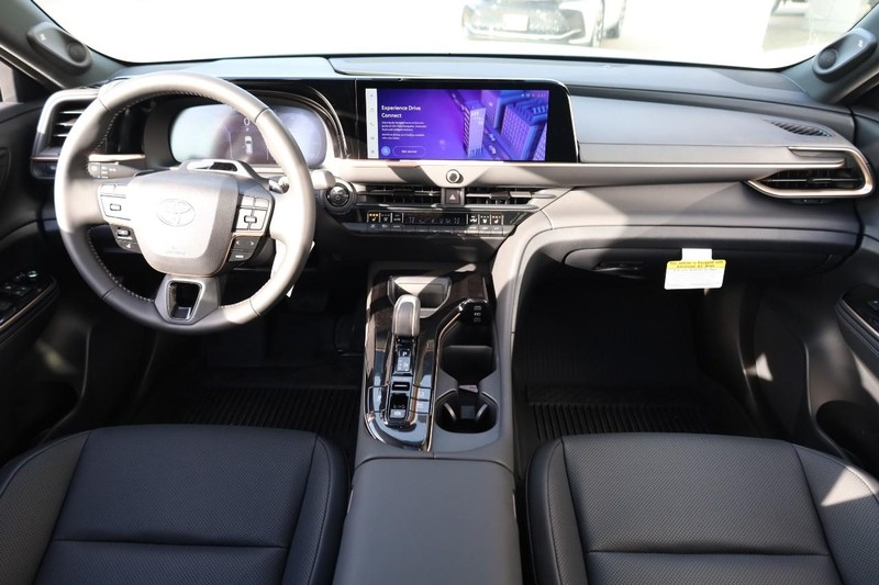 Toyota Crown Signia Vehicle Image 24