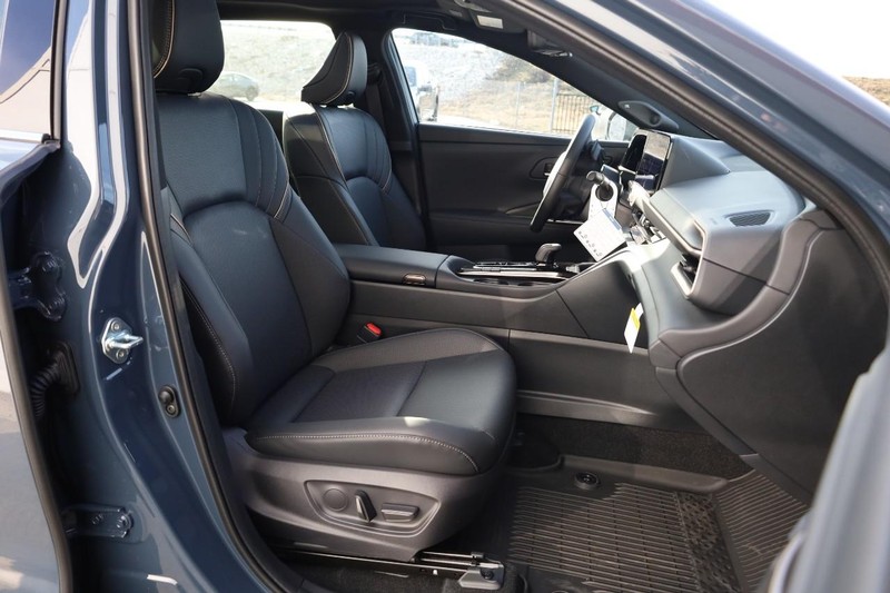 Toyota Crown Signia Vehicle Image 26