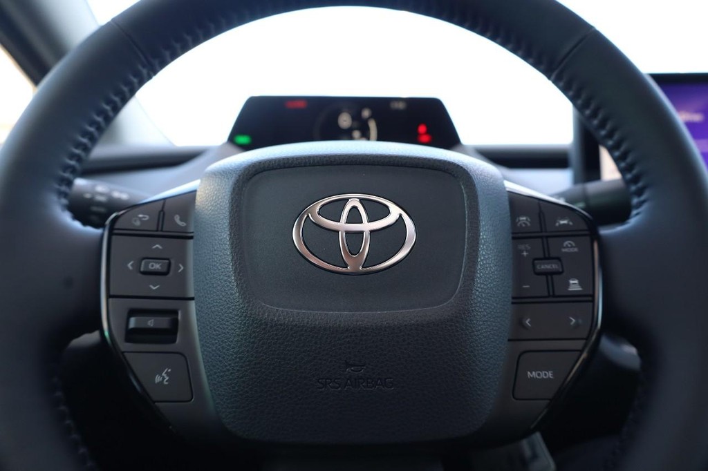 Toyota Prius Vehicle Full-screen Gallery Image 11