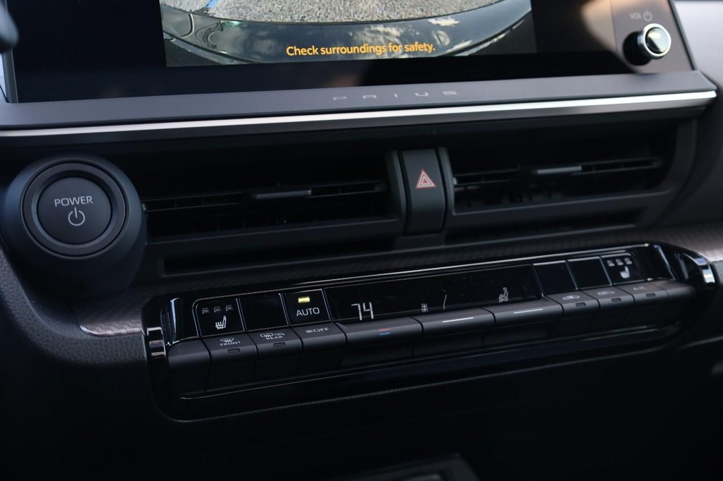 Toyota Prius Vehicle Full-screen Gallery Image 15