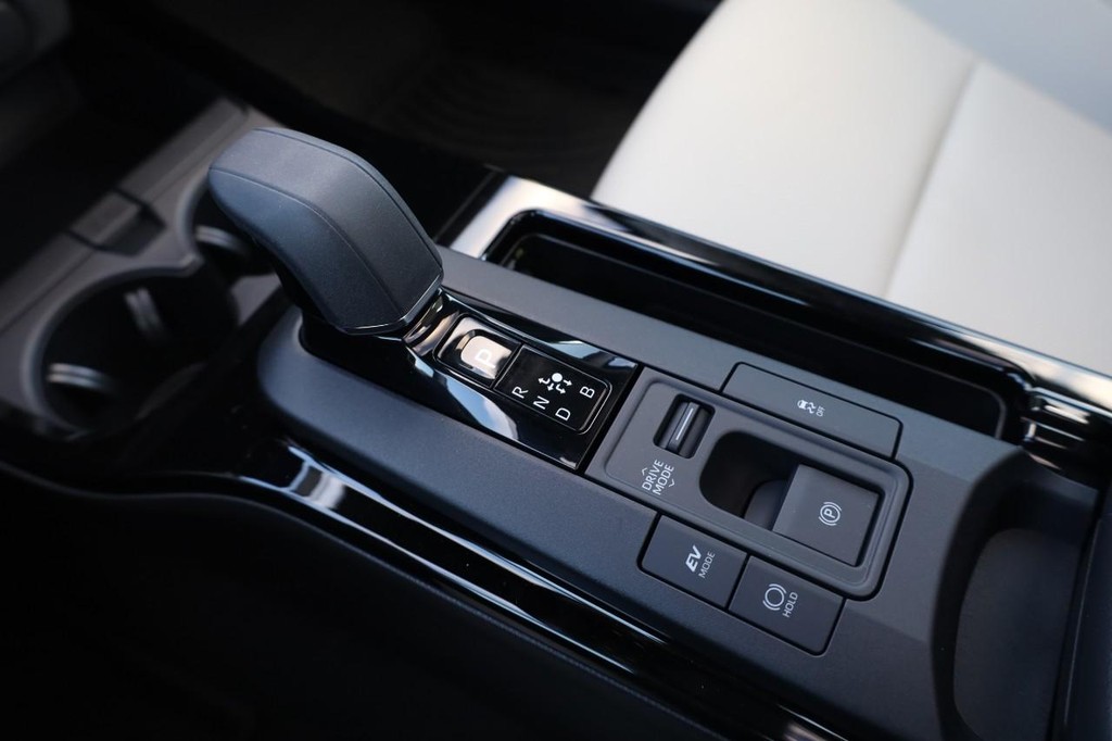 Toyota Prius Vehicle Full-screen Gallery Image 17