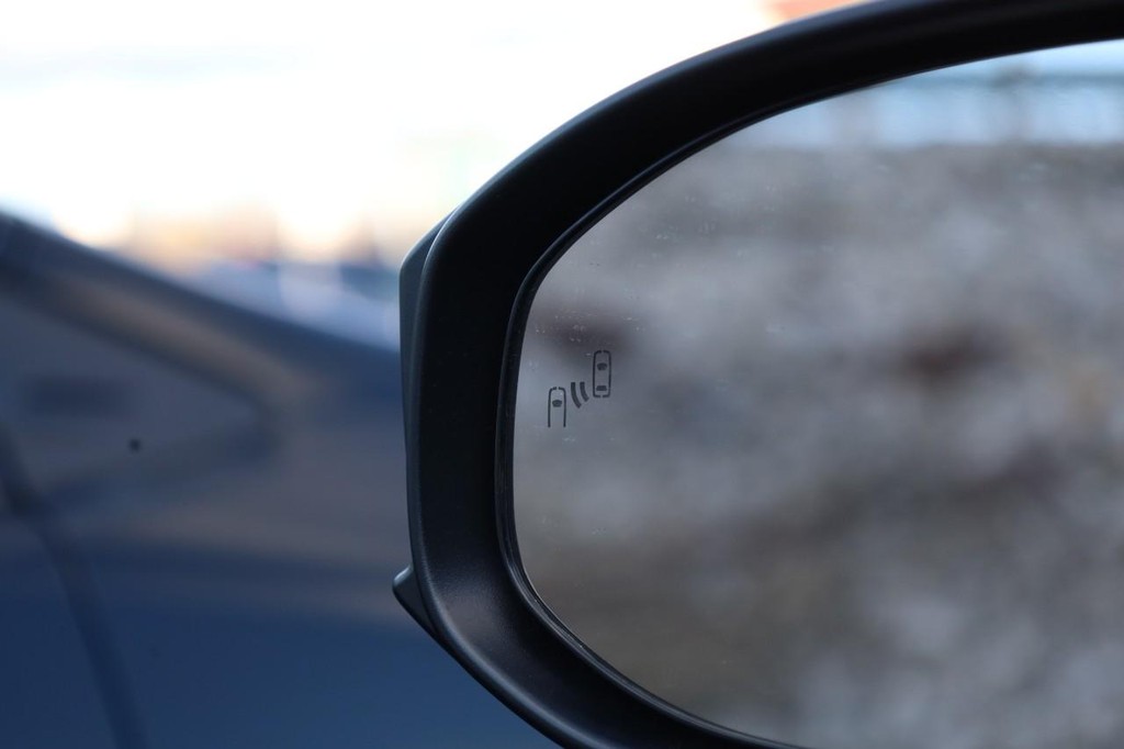 Toyota Prius Vehicle Full-screen Gallery Image 21