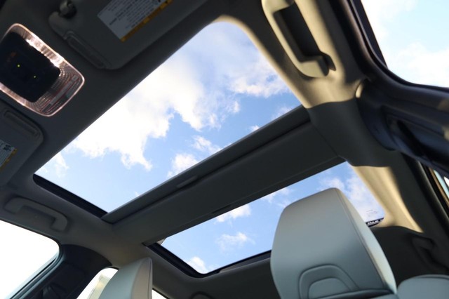 Toyota Prius Vehicle Image 09