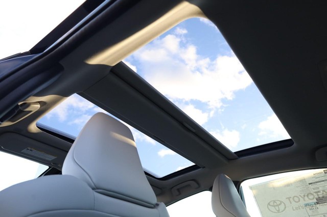 Toyota Prius Vehicle Image 10