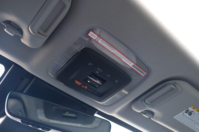 Toyota Prius Vehicle Image 18