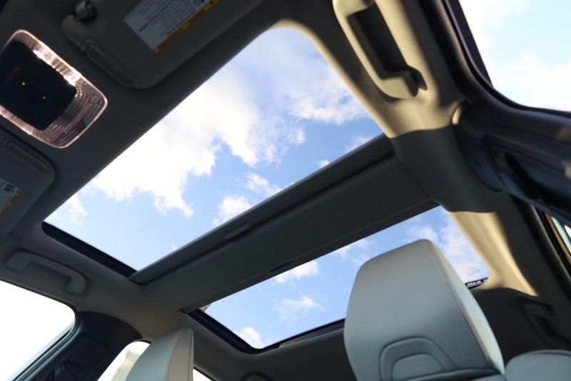 Toyota Prius Vehicle Image 09