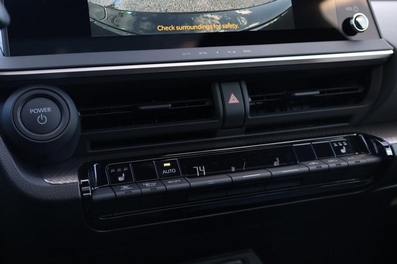 Toyota Prius Vehicle Image 15