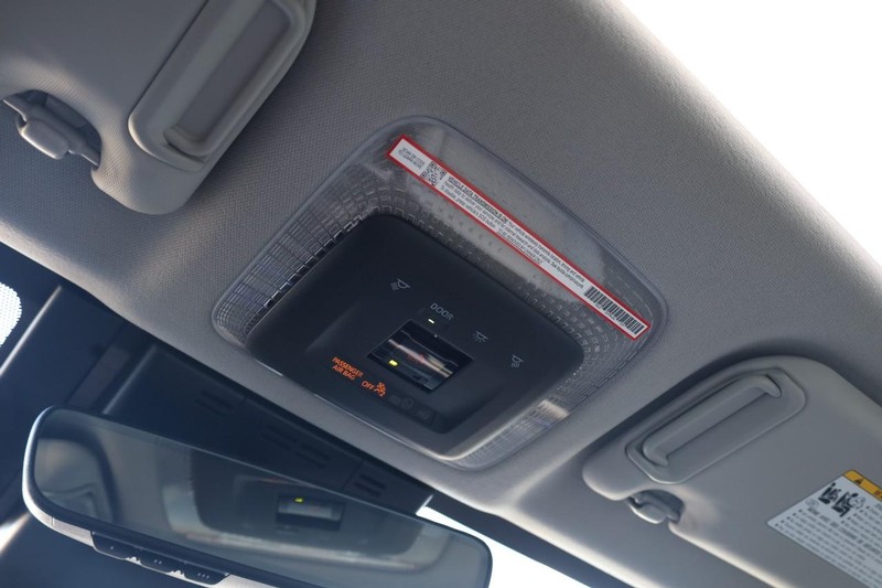 Toyota Prius Vehicle Image 18