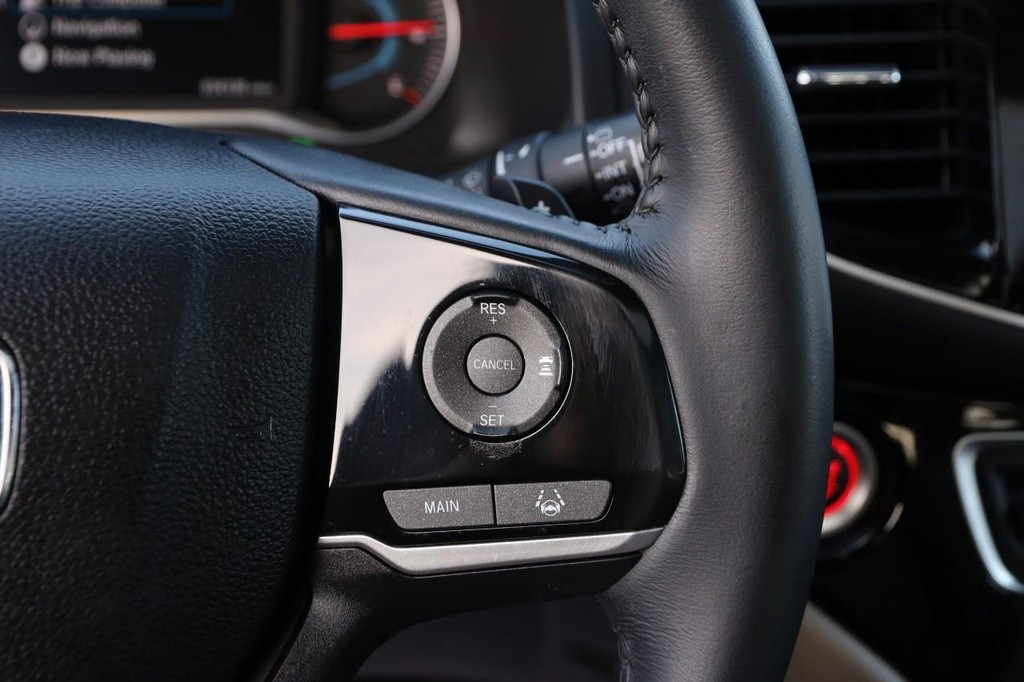 Honda Pilot Vehicle Full-screen Gallery Image 13