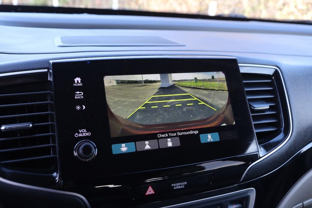 Honda Pilot Vehicle Full-screen Gallery Image 17