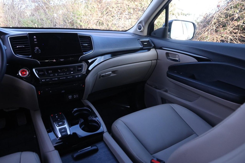 Honda Pilot Vehicle Full-screen Gallery Image 27