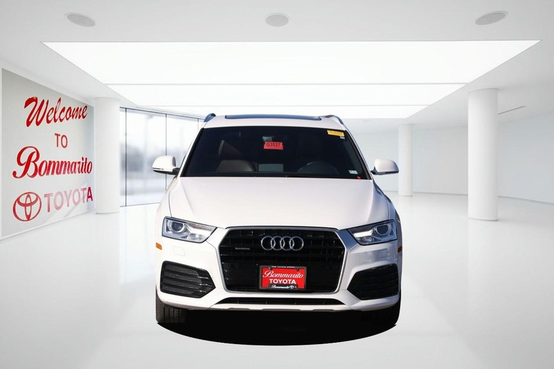 Audi Q3 Vehicle Full-screen Gallery Image 04